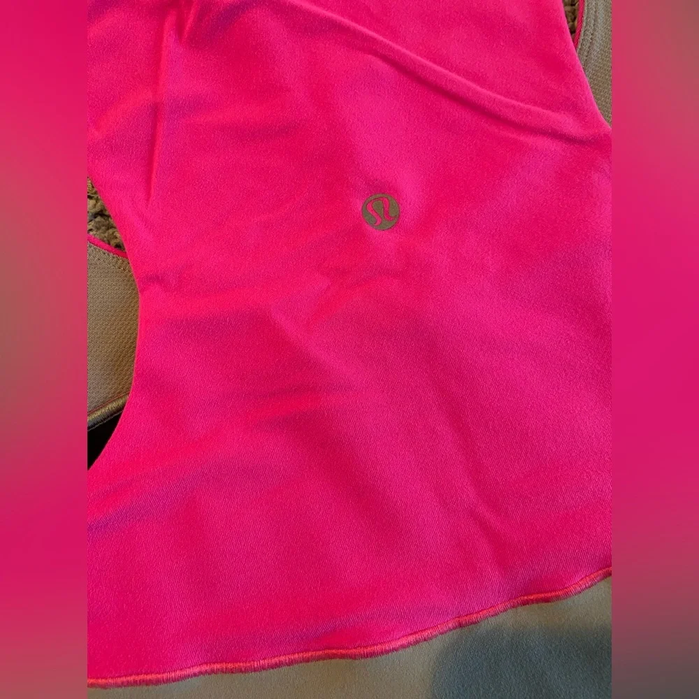 Like new ✨ Lululemon Tank - Size 6 - Picture 6 of 6